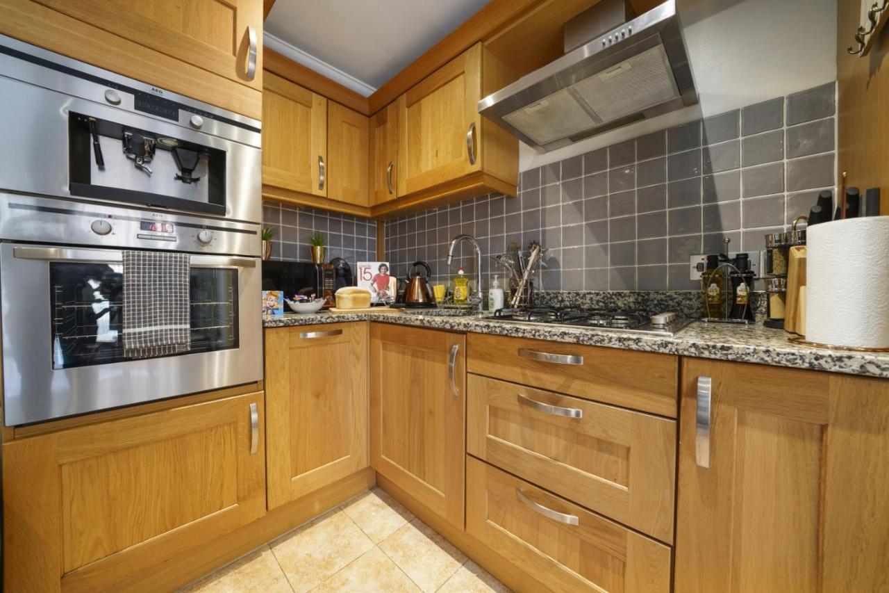 קנטרבורי Super Funky Spire View Cottage - Free Gated Parking - Ultra Wifi מראה חיצוני תמונה