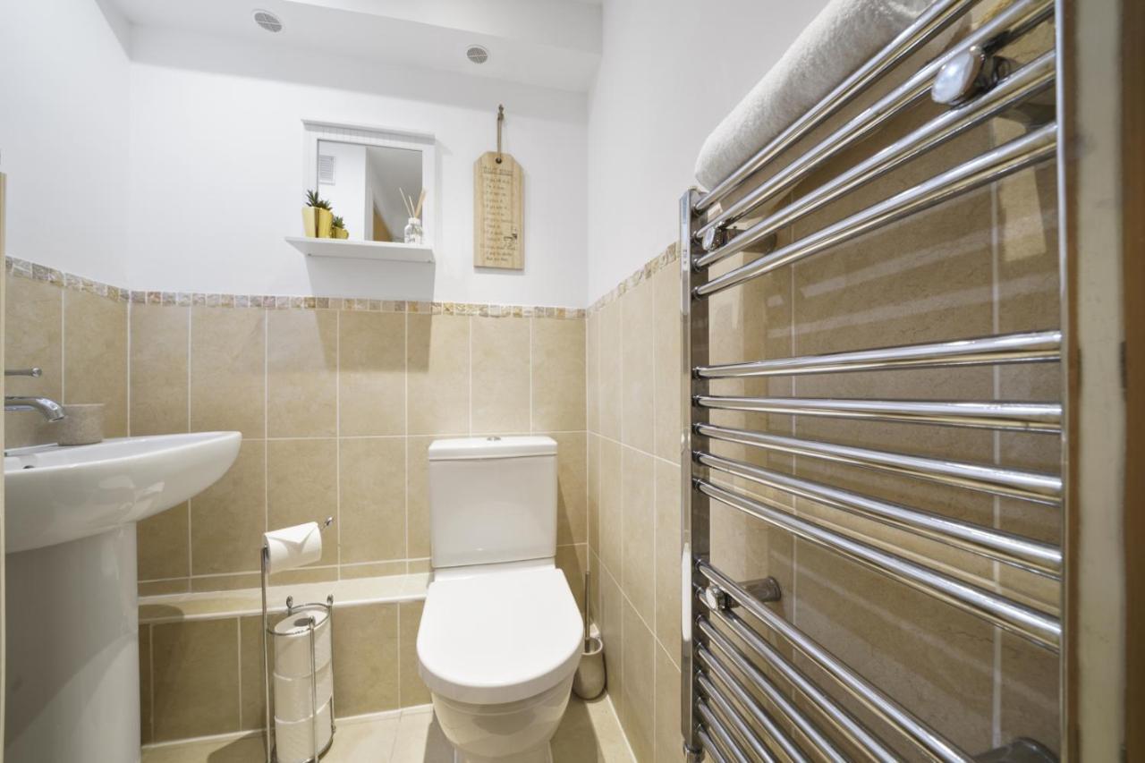 קנטרבורי Super Funky Spire View Cottage - Free Gated Parking - Ultra Wifi מראה חיצוני תמונה